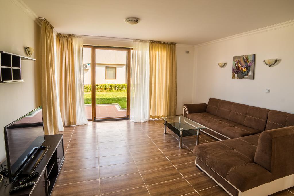 Villas In Complex Trakiyskiy Bryag ロゼネッツ エクステリア 写真