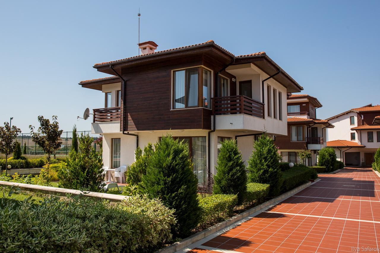 Villas In Complex Trakiyskiy Bryag ロゼネッツ エクステリア 写真