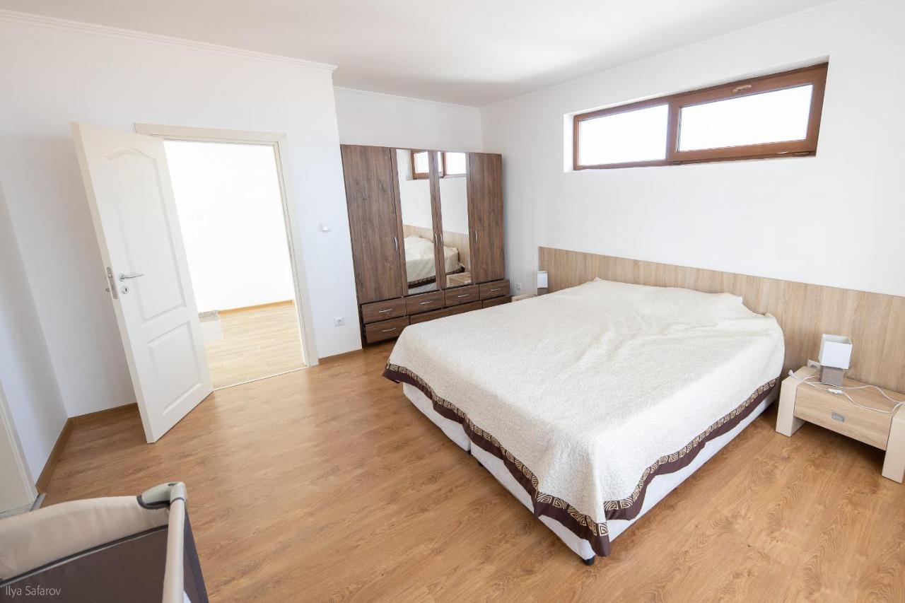Villas In Complex Trakiyskiy Bryag ロゼネッツ エクステリア 写真